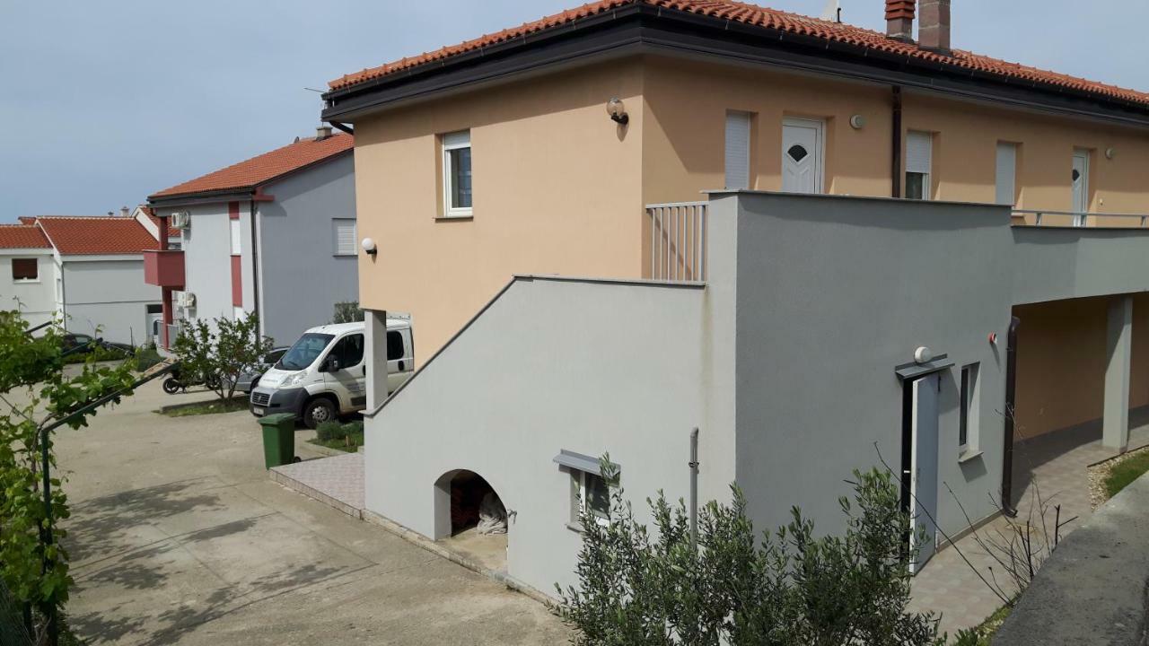 Zobic Family Apartments Раб Экстерьер фото